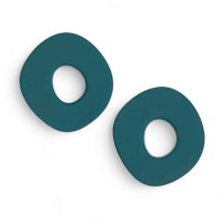 Σκουλαρίκια καρφωτά ασύμμετρα ντόνατς πετρόλ από πολυμερικό πηλό