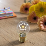 Legami Επιτραπέζιο φωτιστικό σε σχήμα λαμπτήρα Bulb Fiction Daisy