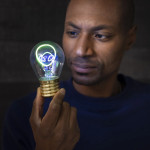 Legami Επιτραπέζιο φωτιστικό σε σχήμα λαμπτήρα Bulb Fiction Alien