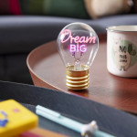 Legami Επιτραπέζιο φωτιστικό σε σχήμα λαμπτήρα Bulb Fiction Dream Big
