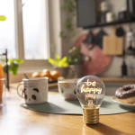 Legami Επιτραπέζιο φωτιστικό σε σχήμα λαμπτήρα Bulb Fiction Be Happy