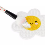 Makeup Brush Cleaning Mat Brush it Off Legami Daisy